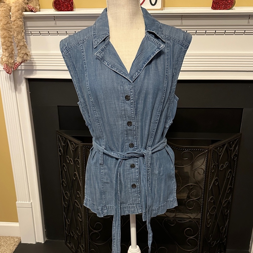 Banana republic Blue Denim Sleeveless Button-Up Top